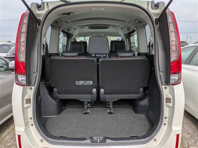 2017 TOYOTA ESQUIRE