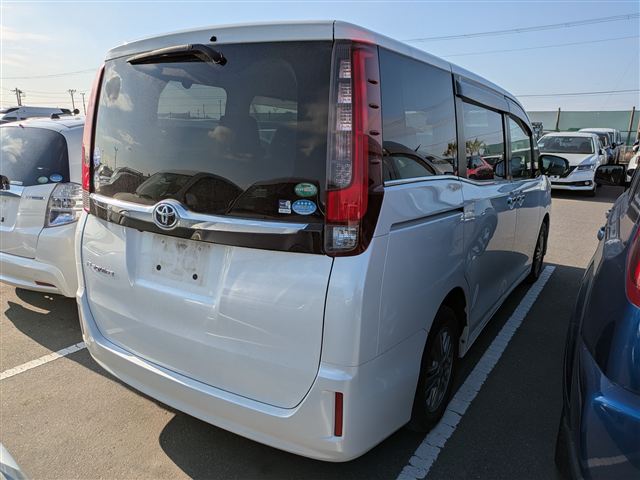 2017 TOYOTA ESQUIRE