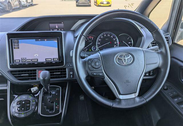 2017 TOYOTA ESQUIER