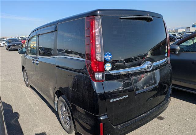 2017 TOYOTA ESQUIER