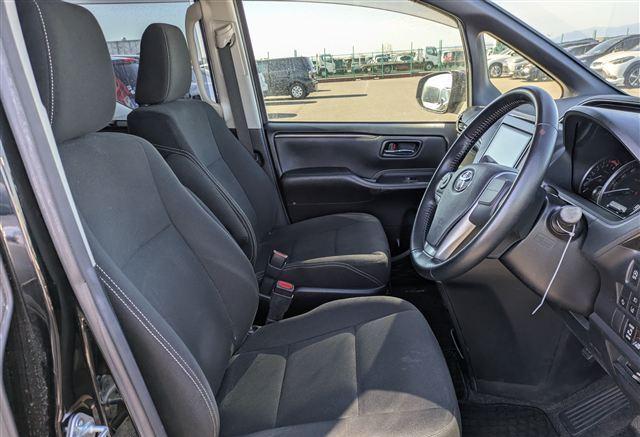 2017 TOYOTA ESQUIER