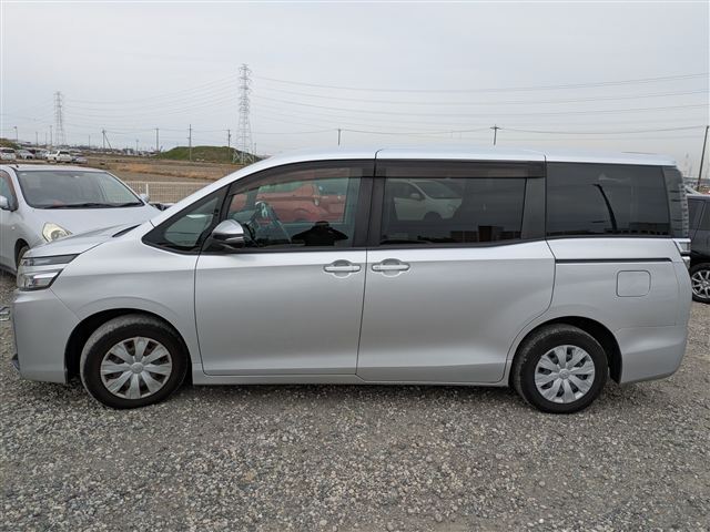 2019 TOYOTA VOXY