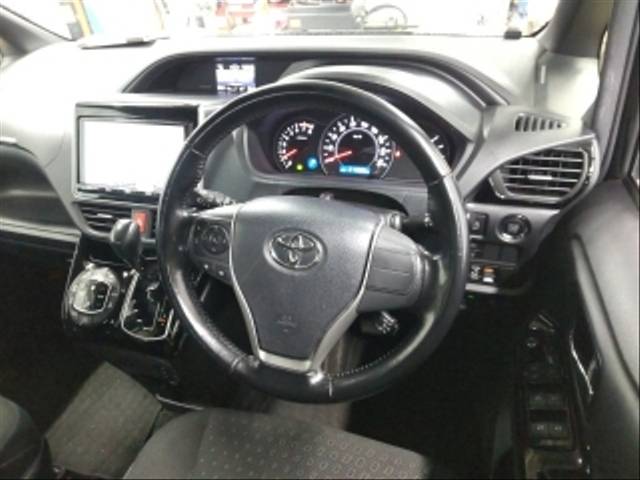 2018 TOYOTA VOXY