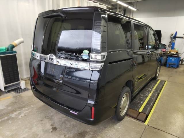 2018 TOYOTA VOXY