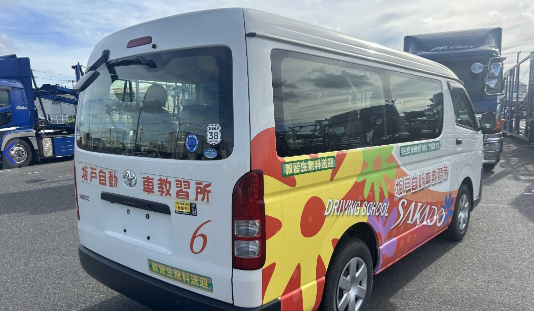 2018 TAYOTA HIACE WAGON