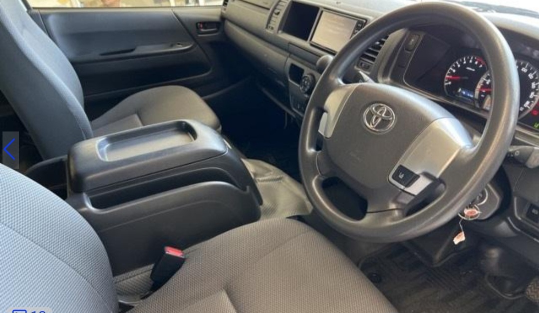 2018 TAYOTA HIACE WAGON