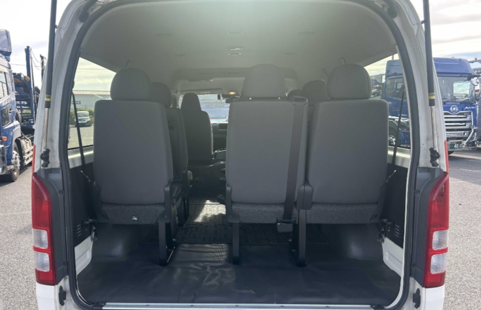 2018 TAYOTA HIACE WAGON