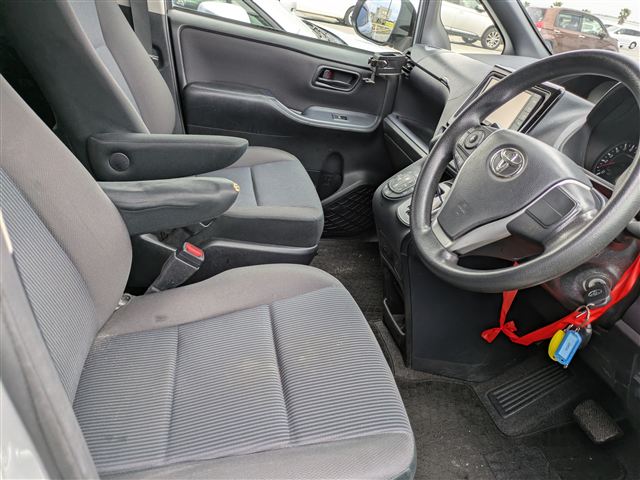 2016 TOYOTA VOXY