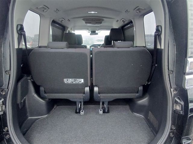 2017 TOYOTA VOXY