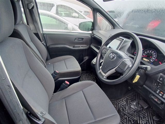 2017 TOYOTA VOXY